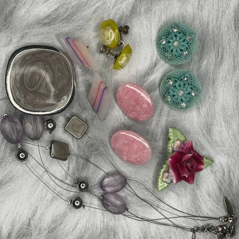 Vintage multi-colored Jewelry lot